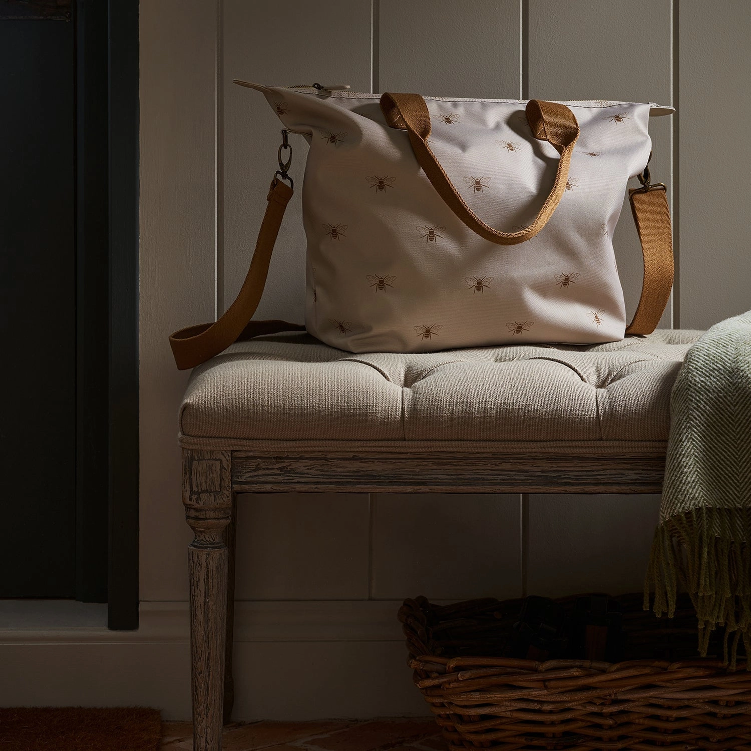 Stylish Everyday Gear Bees Oakham Bag