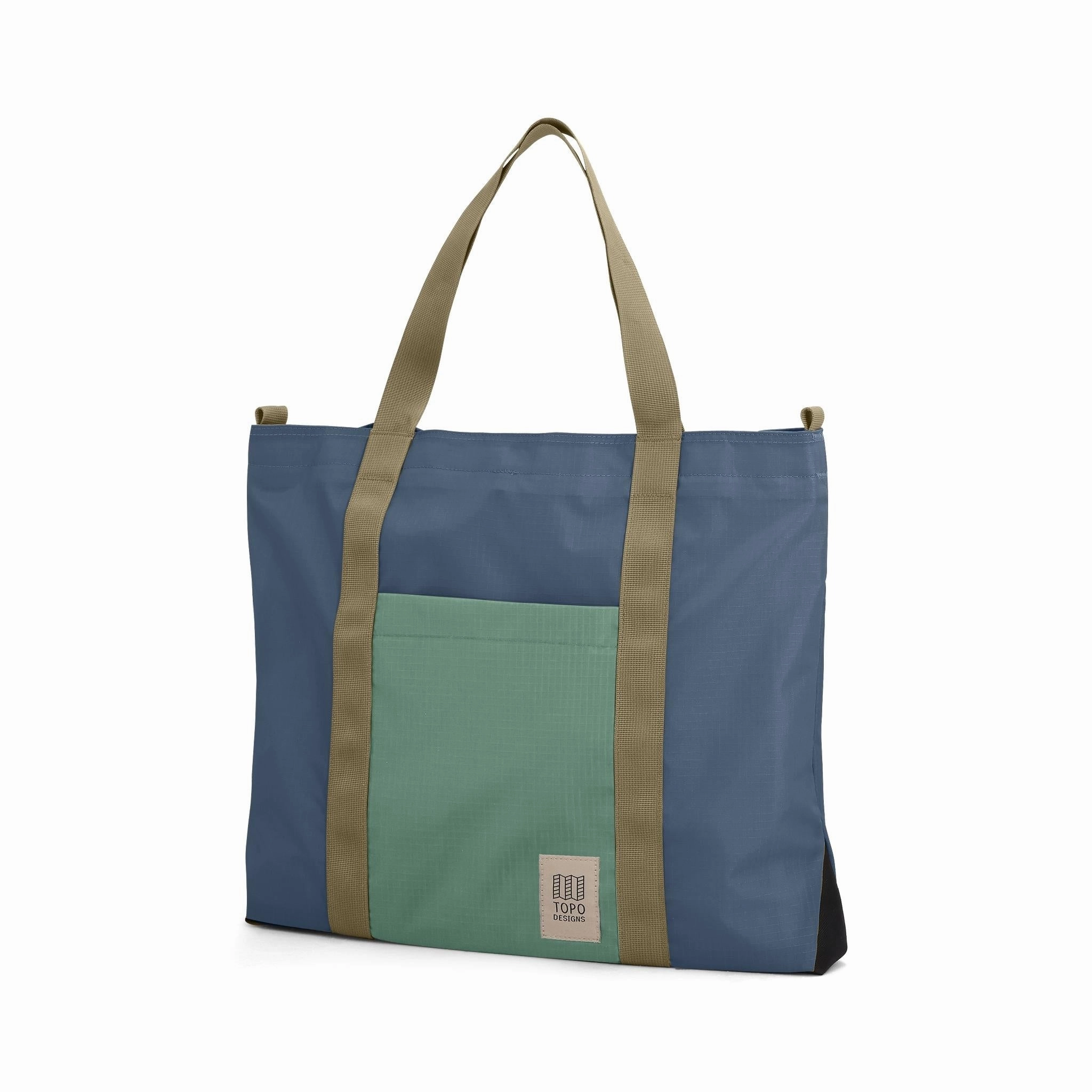 Travel-Friendly Organization slim fit Mountain Essential Tote