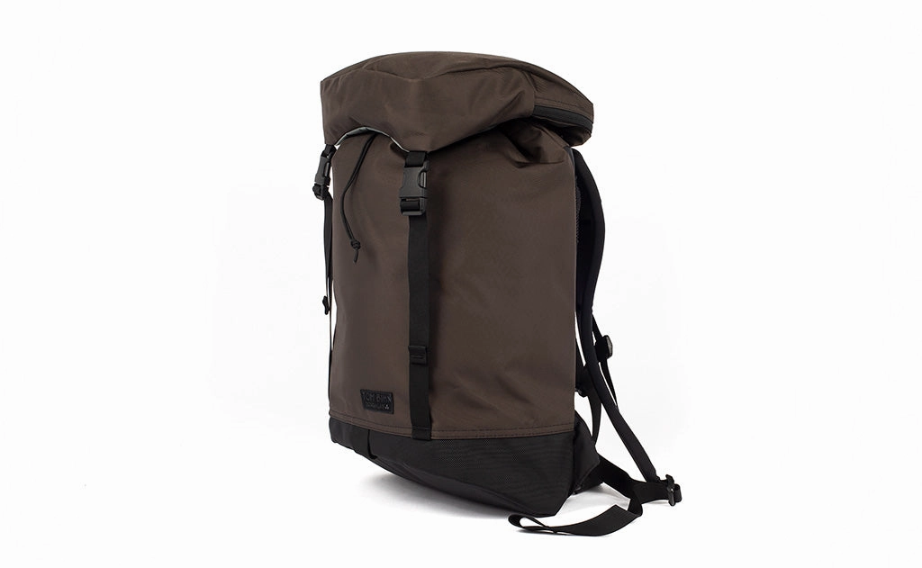 Timeless Look City Travel Shadow Guide 23