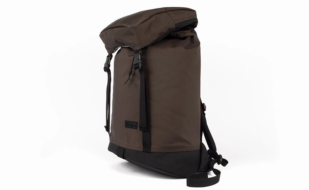 Shadow Guide 33 casual outing